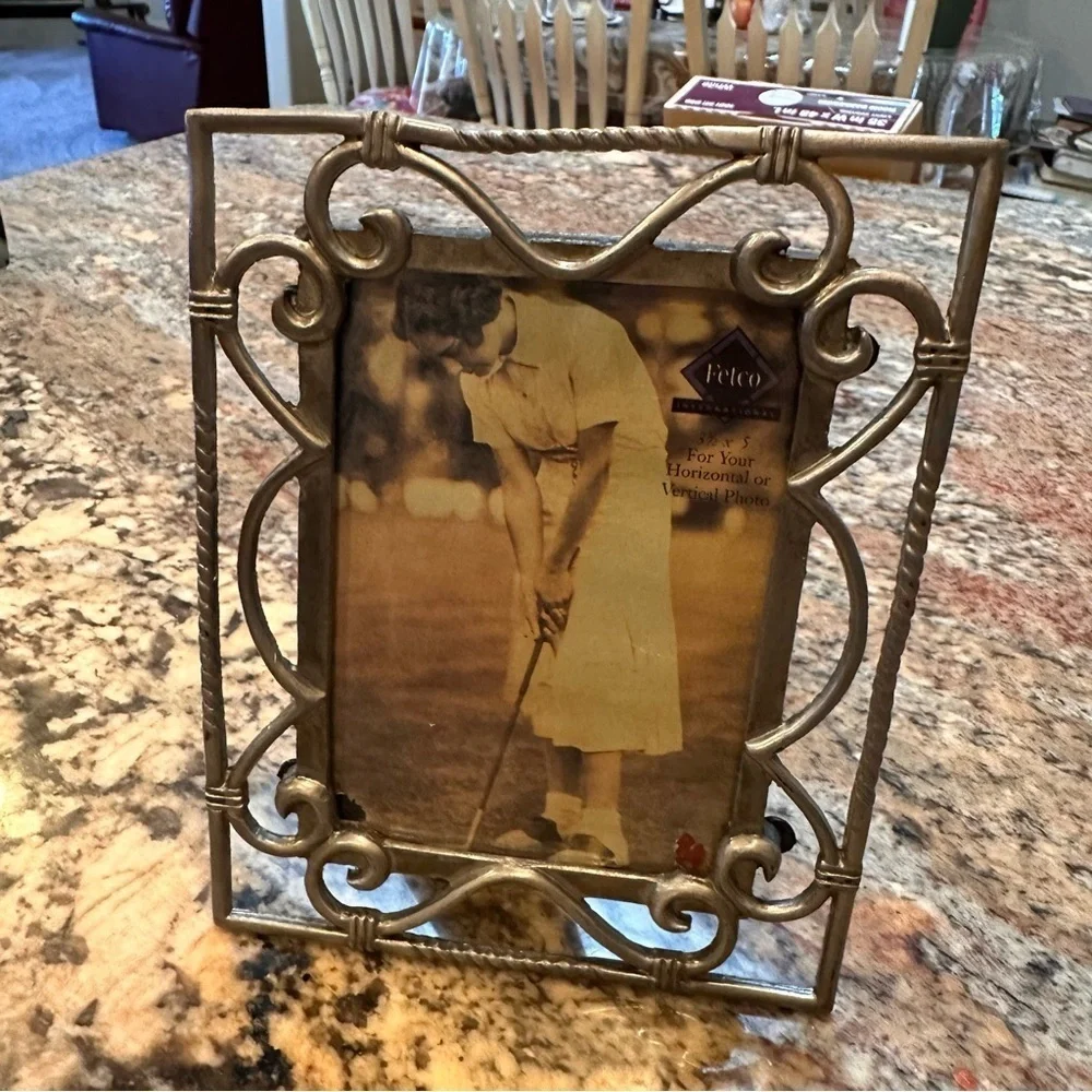 Vtg.-Style Silver Metal Free Standing Horizontal or Vertical Photo Frame 3.5 x 5